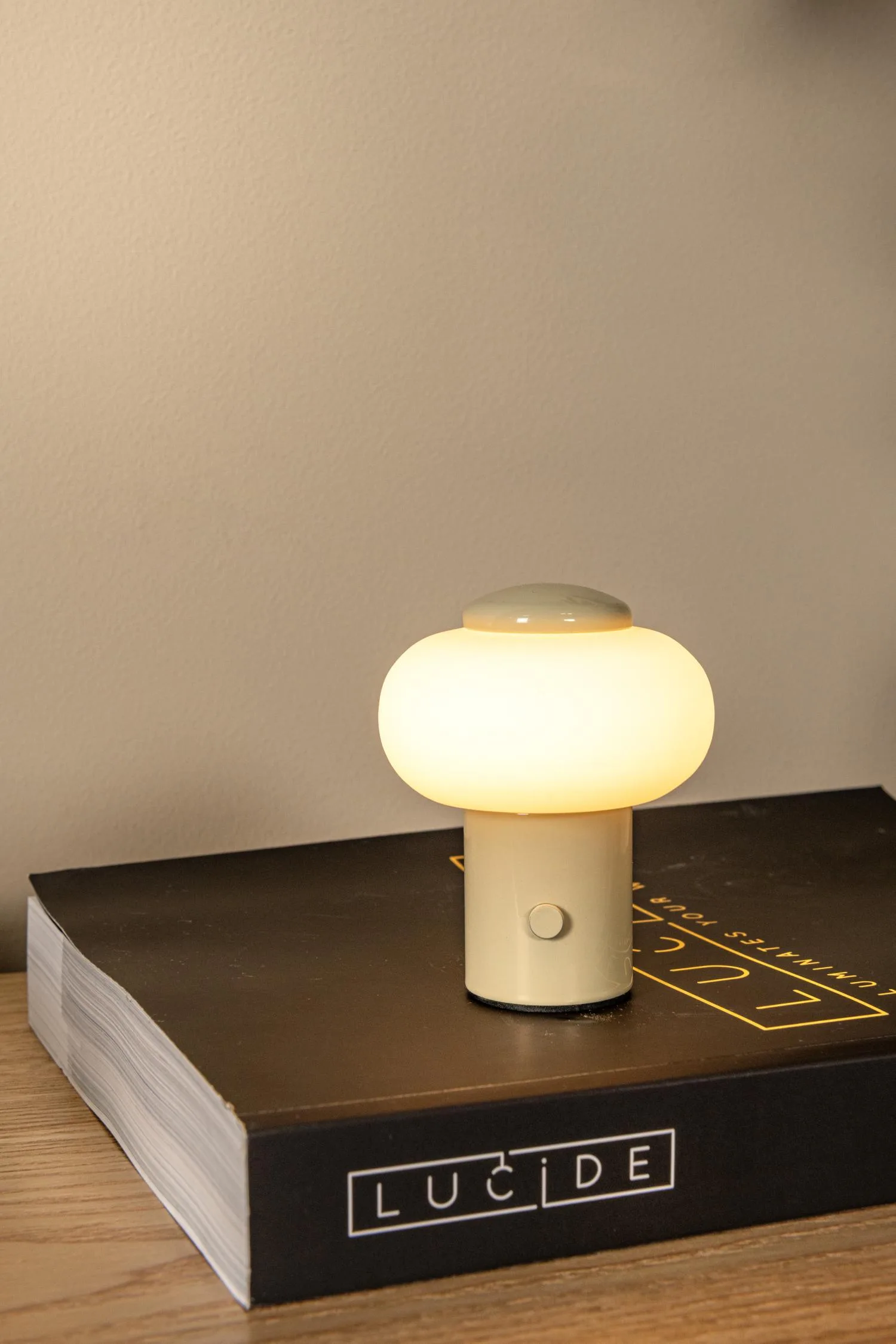 GUSTAV – Nabíjateľná stolná lampa – Akumulátor – Ø 8 cm – Stmievateľná LED – 1x0,8 W, 2700 K – Obrázok 25