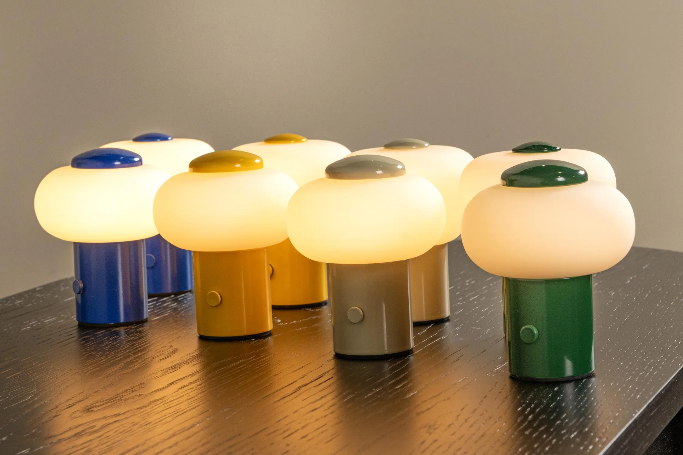 GUSTAV – Nabíjateľná stolná lampa – Akumulátor – Ø 8 cm – Stmievateľná LED – 1x0,8 W, 2700 K – Obrázok 6