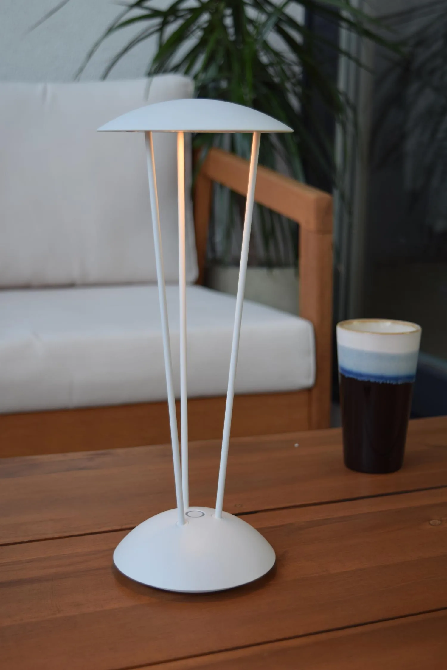 RENEE – Nabíjateľná stolná lampa do interiéru/exteriéru – Akumulátor – Ø 12,3 cm – LED s reguláciou intenzity a teploty svetla – 1x2,2 W 2700 K/3000 K – IP54 – S bezdrôtovou nabíjacou podložkou – Biela – Obrázok 5