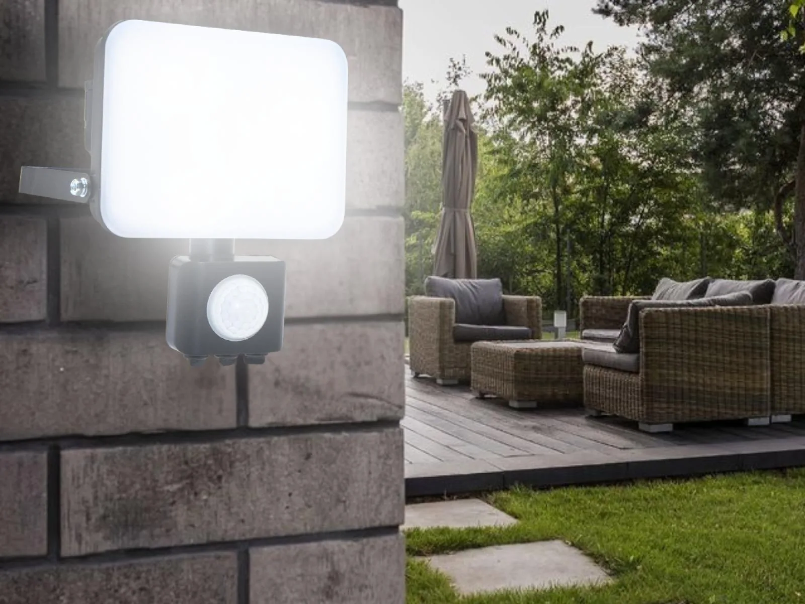 Vonkajší čierny LED reflektor so senzorom 30W / 4000K - LF7023S – Obrázok 5