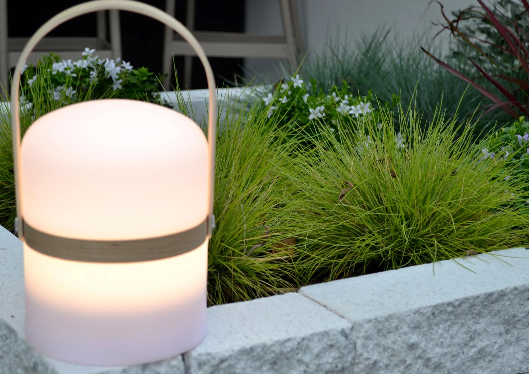 JOE – Nabíjateľná stolná lampa pre vnútorné aj vonkajšie použitie – Akumulátor – Ø 14,5 cm – Stmievateľné LED – 1x3 W, 3000 K – IP44 – Biela – Obrázok 9